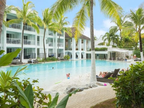 Facade/entrance, Lounge or bar, Swimming pool