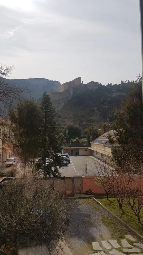 Property building, Neighbourhood