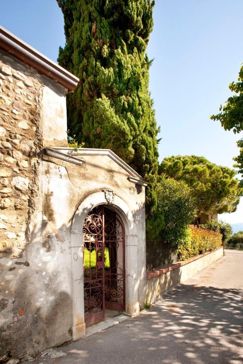 Decorative detail, On site