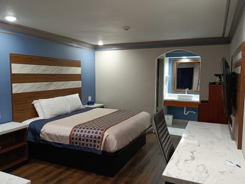 Bed, Photo of the whole room, Decorative detail, Bedroom