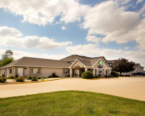 Property building, Facade/entrance, Day, Neighbourhood, Street view