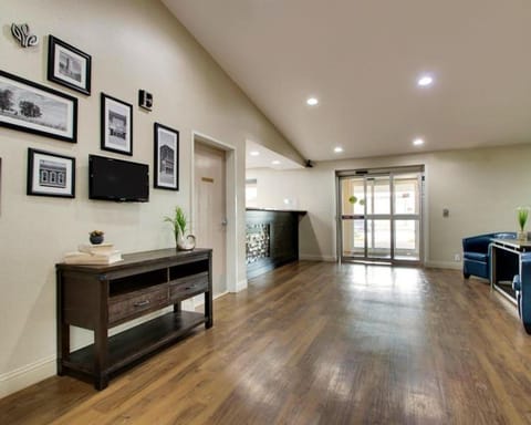 Communal lounge/ TV room, Lobby or reception, Seating area