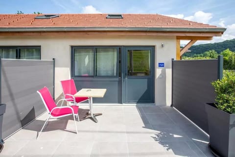 Domaine des Ecuries - Appartements meublés à Talloires Apartment in Menthon-Saint-Bernard