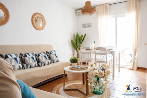 Living room, Seating area, Dining area, air conditioner