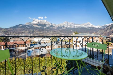 Balcony/Terrace, Mountain view