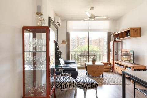 Cozy Apartment near Fira Gran Via with AC Apartment in L'Hospitalet de Llobregat