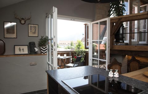 Coffee/tea facilities, Balcony/Terrace, Kitchen or kitchenette, Other, Photo of the whole room, Decorative detail, Dining area, City view, Garden view, Landmark view, Landmark view, Mountain view, Mountain view, Quiet street view