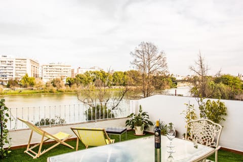 Natural landscape, Balcony/Terrace, Balcony/Terrace, Photo of the whole room, City view, City view, Landmark view, Landmark view, River view, River view, Area and facilities