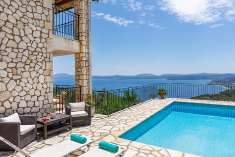 Patio, Day, Natural landscape, View (from property/room), Balcony/Terrace, Mountain view, Pool view, Sea view, Swimming pool, sunbed