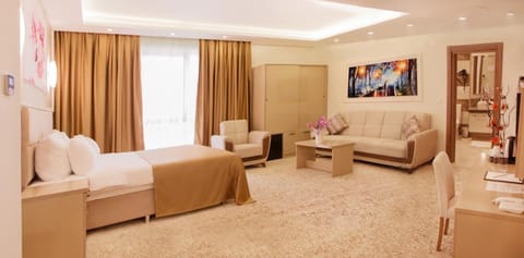 Bed, Seating area