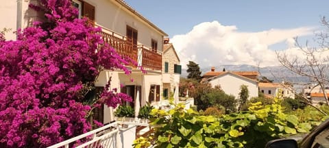 Property building, Day, Neighbourhood, Garden, Garden view, Street view