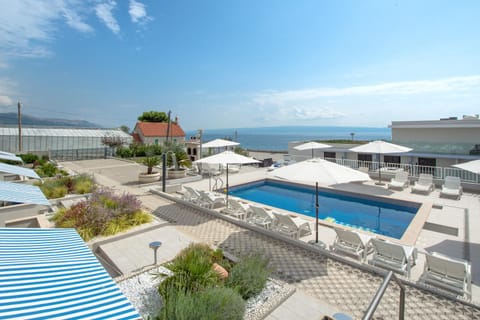 BBQ facilities, Balcony/Terrace, Pool view, Sea view, Swimming pool
