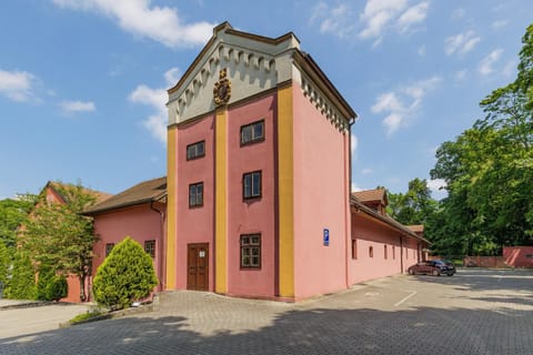 Property building, Parking