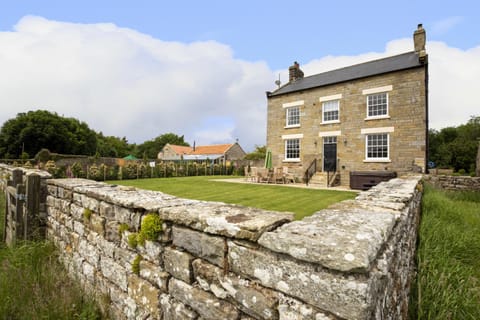 Thirley Cotes Farm Cottages House in England