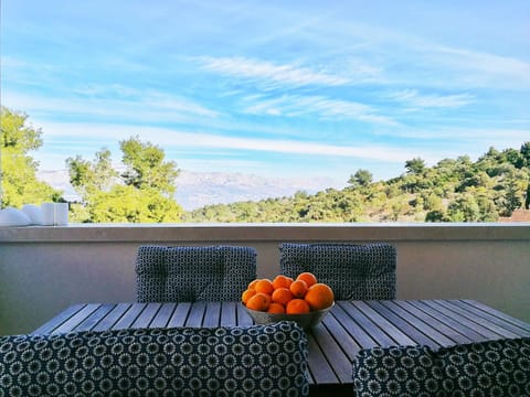 Balcony/Terrace, Dining area, Mountain view, Sea view