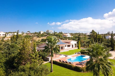 Property building, Day, Bird's eye view, Garden, Garden, Pool view, Swimming pool