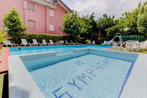 Day, Pool view, Swimming pool, sunbed