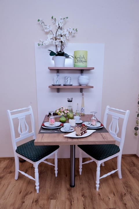 Photo of the whole room, Dining area