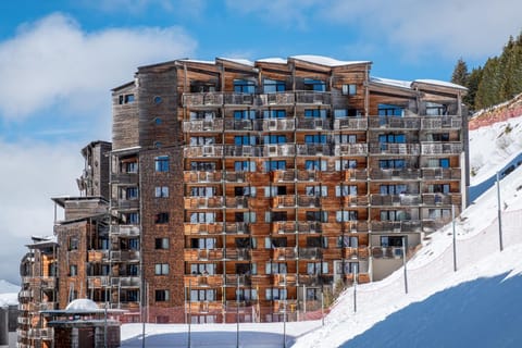 Property building, Facade/entrance, Day, Winter
