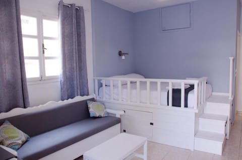 Bed, Living room, Bedroom