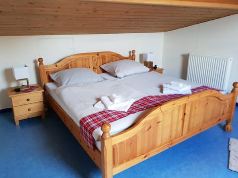 Photo of the whole room, Decorative detail