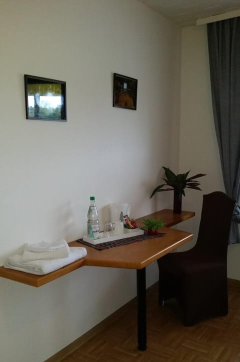 Photo of the whole room, Decorative detail