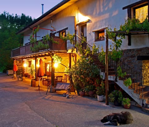 Property building, Restaurant/places to eat, Facade/entrance, Sunset