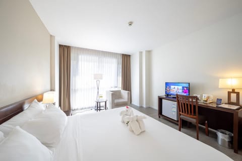 Bed, TV and multimedia, Photo of the whole room, Bedroom, towels