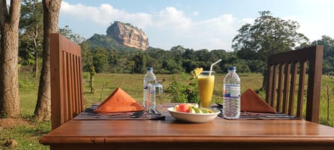 Food and drinks, Dining area, Mountain view