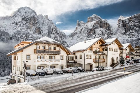 Property building, Natural landscape, Winter