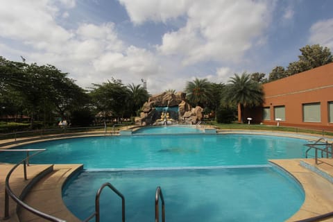 Swimming pool, Swimming pool