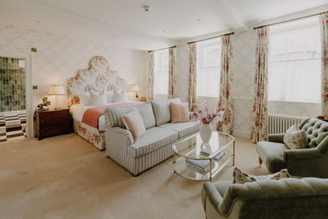 Seating area, Bedroom