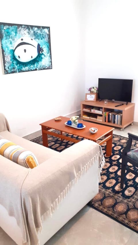 TV and multimedia, Living room, Seating area, Evening entertainment