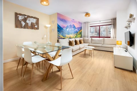 TV and multimedia, Living room, Seating area, Dining area