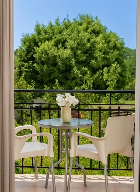 Patio, Day, Natural landscape, Garden, View (from property/room), View (from property/room), Balcony/Terrace, Garden view