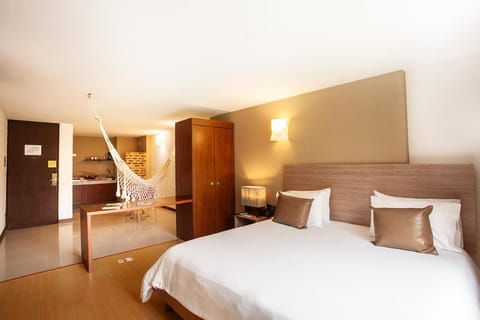 Bathroom, TV and multimedia, Kitchen or kitchenette, Seating area, Bedroom