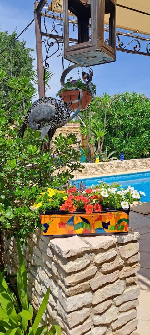 Lou Bagnou Mi-Clos House in Provence-Alpes-Côte d'Azur