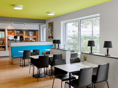 Meeting/conference room, Breakfast