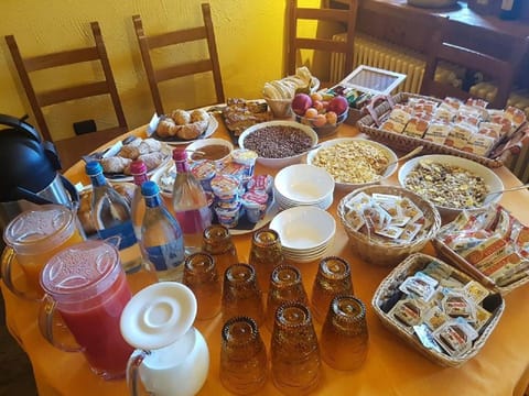 Restaurant/places to eat, Food and drinks, Food, Breakfast, Continental breakfast, Buffet breakfast, Drinks