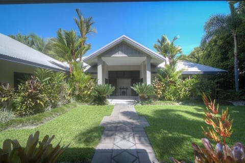 Facade/entrance, Garden, Balcony/Terrace, Garden view