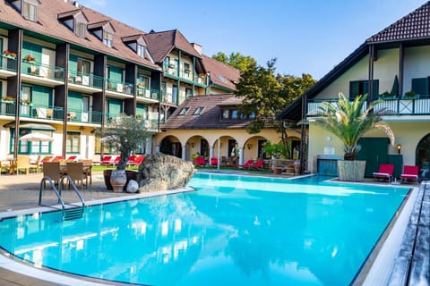 Garden, Swimming pool