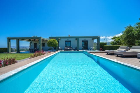 Property building, City view, Garden view, Pool view, Swimming pool, Location, sunbed