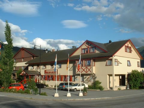 Facade/entrance