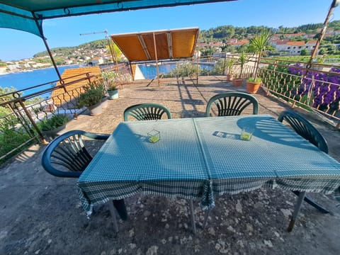 Patio, Day, Natural landscape, Balcony/Terrace, Seating area