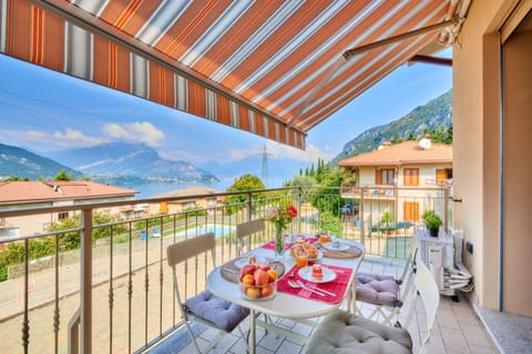 Balcony/Terrace, Lake view, Pool view