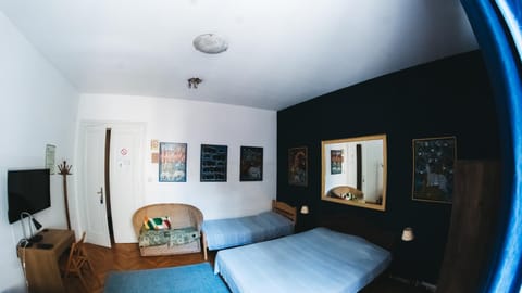 Bed, Photo of the whole room, Decorative detail, Seating area