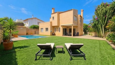 Property building, Patio, Day, Garden, Garden view, Pool view, Swimming pool, sunbed