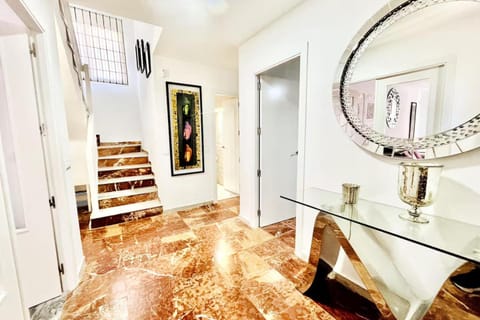 Property building, Facade/entrance, Lobby or reception