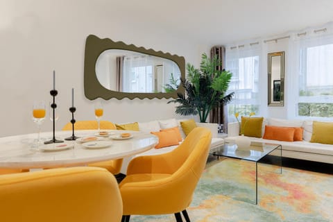 Living room, Seating area, Dining area