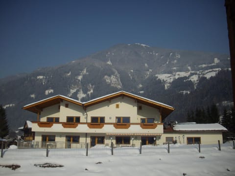 Facade/entrance, Winter